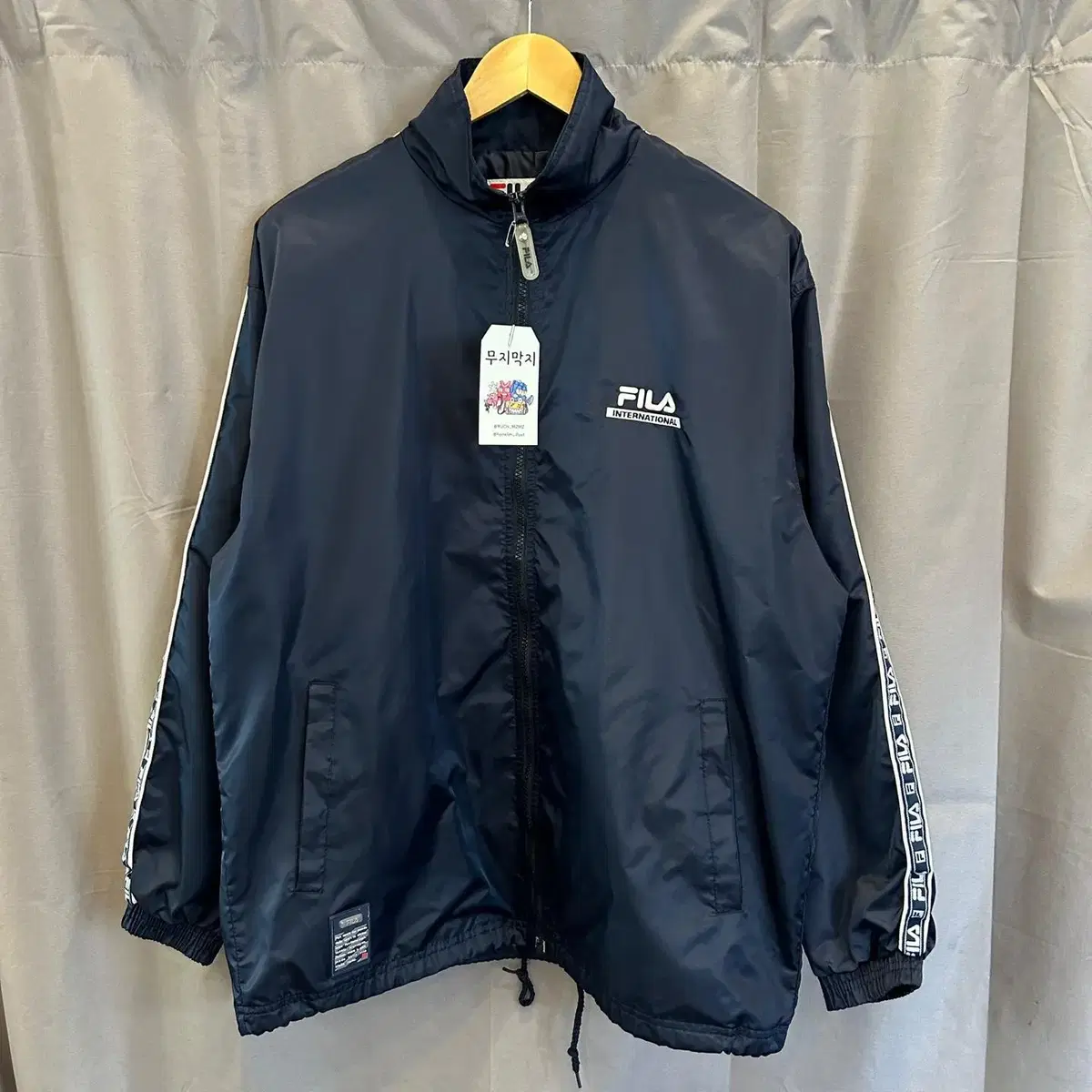 [M] Wheela Pillar Old School International Windbreaker