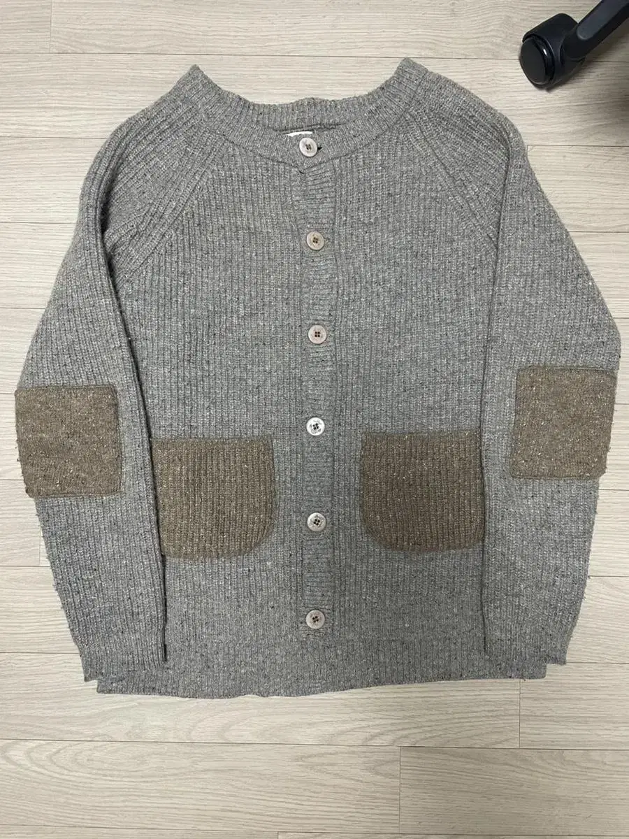 Another Office Cardigan size 01 sells