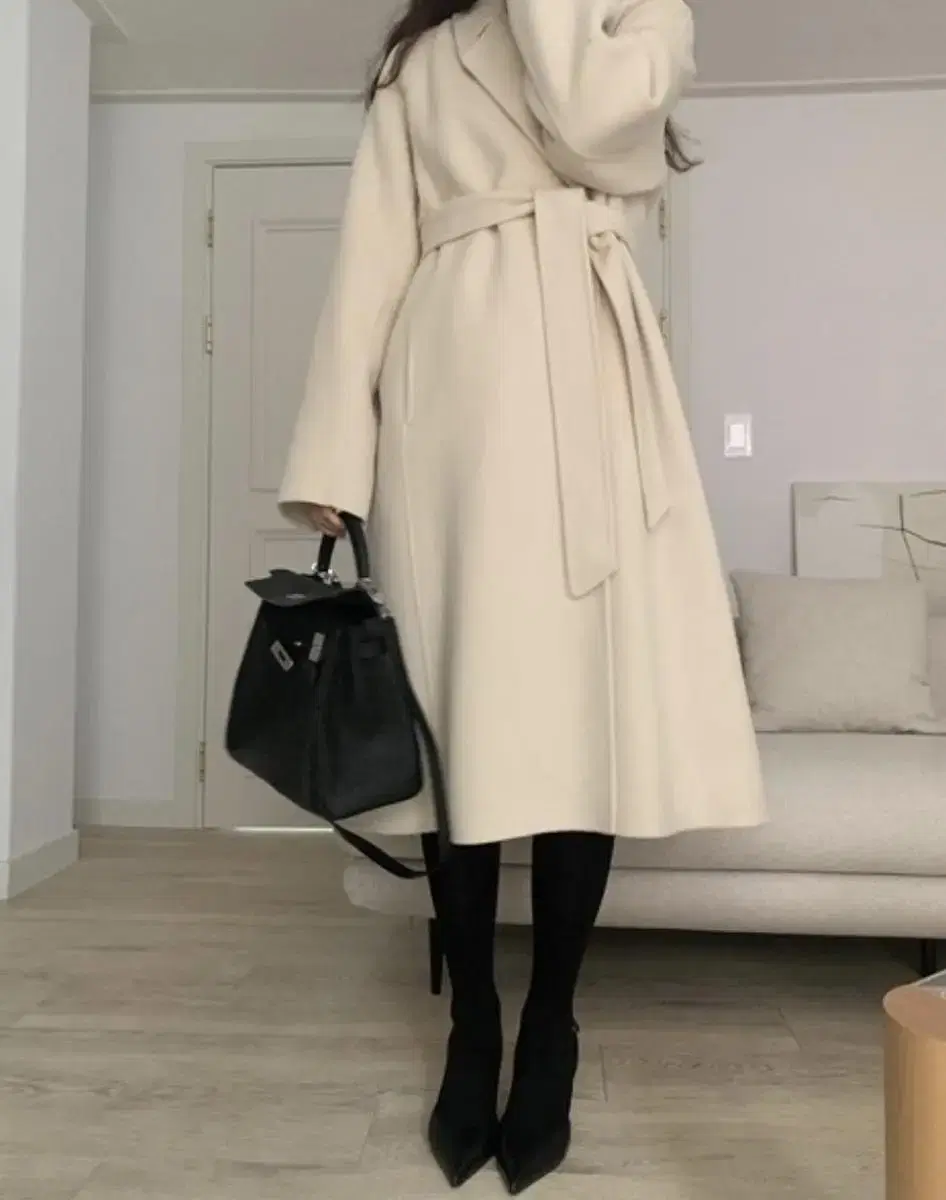 (RRP $232,000) Wool80 Handmade Ivory Long Coat