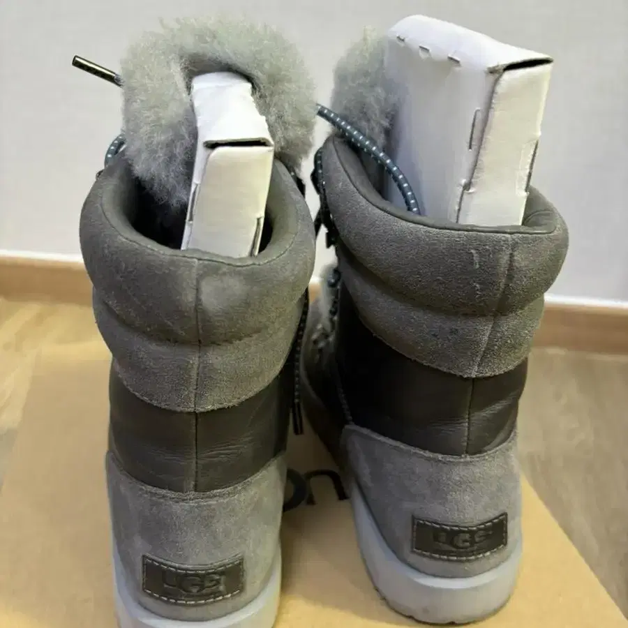 UGG 어그 워터프루프 털부츠 UGG VIKI BOOTS 230/ 9만원