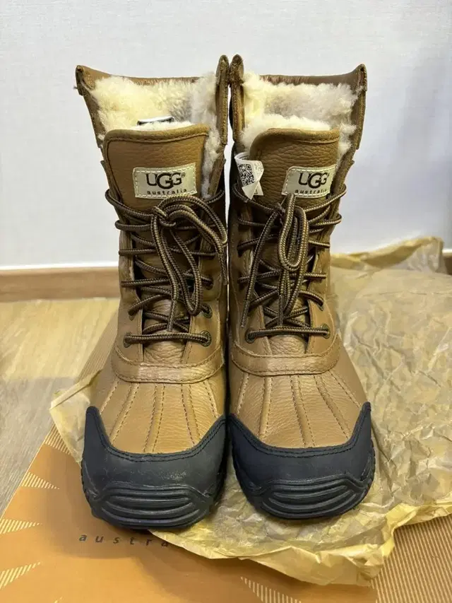 ugg 아디론댁 체스트넛 230/ 20만원판매