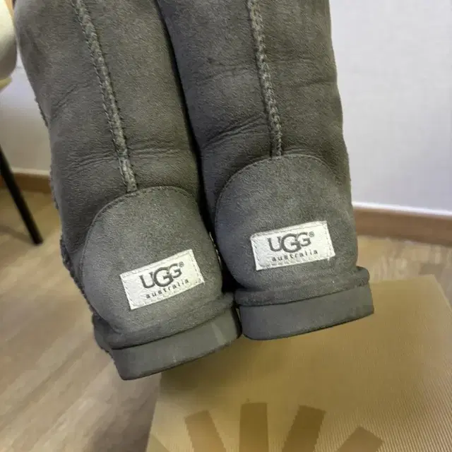 미국 ugg 사용감있음 220사이즈 6만원