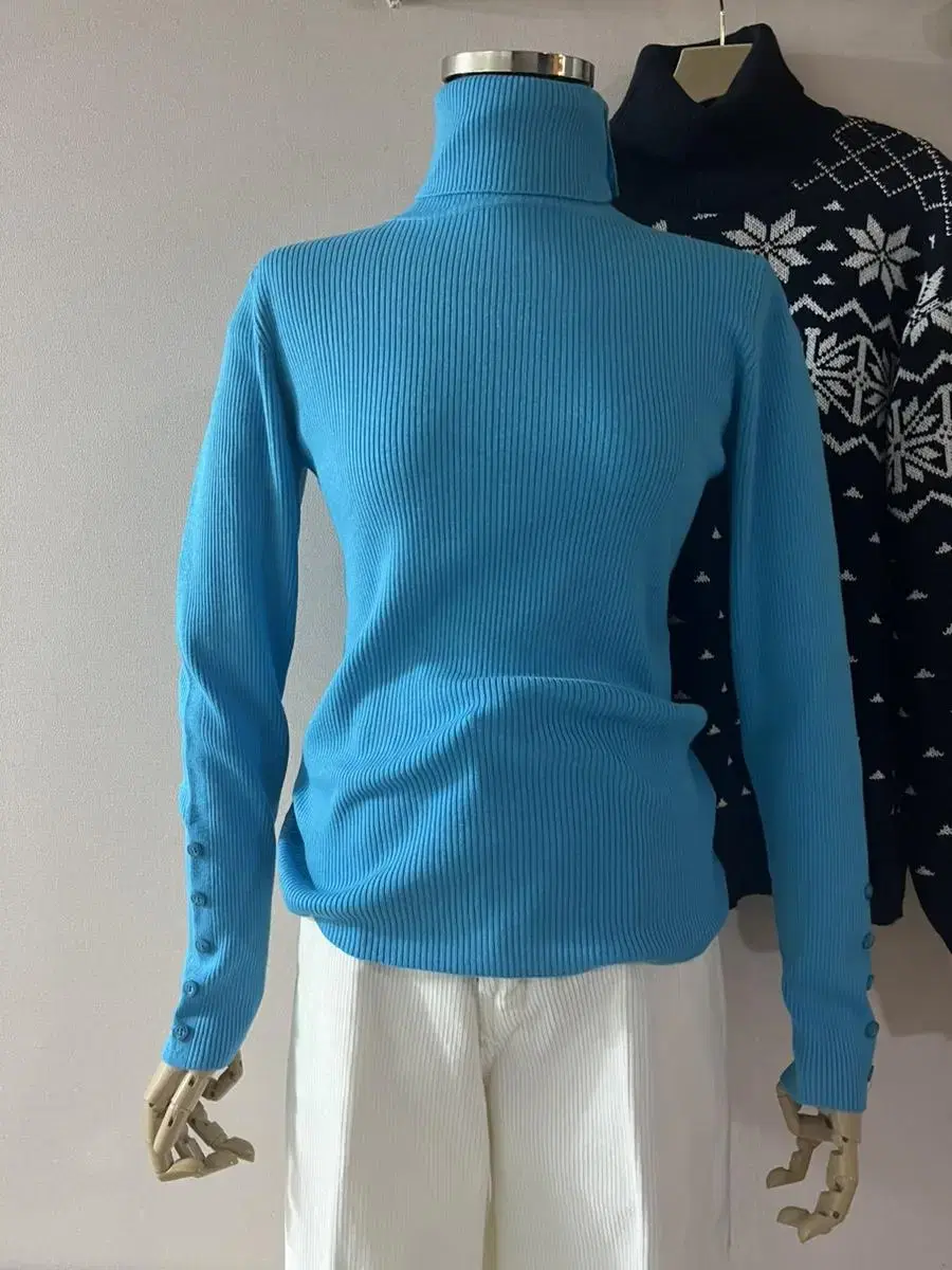 Aqua Buttons Neck Knit