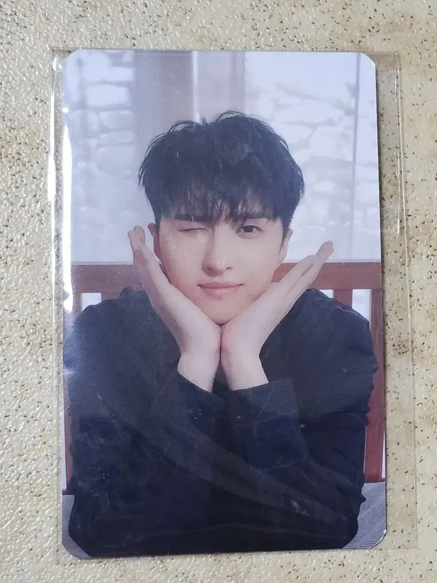 Bix Ken's solo album pre-order benefit sells photo cards