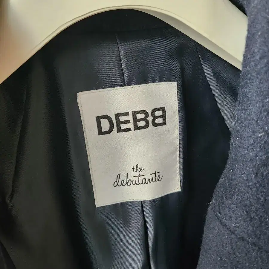 DEBB 코트