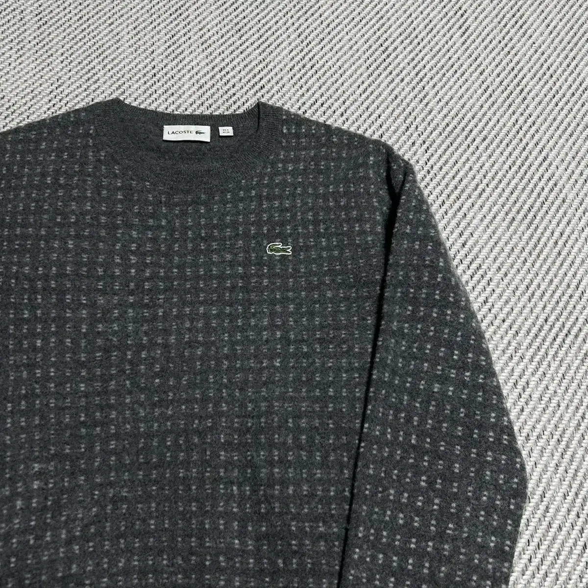 [ S ] Lacoste 라코스테 챠콜 도트 라운드 니트