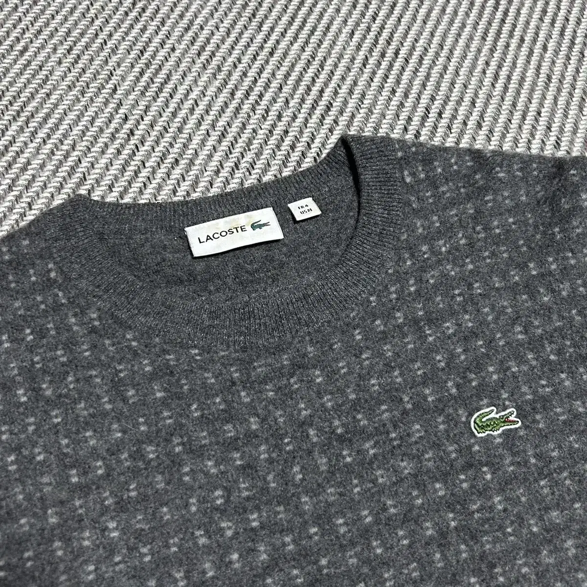 [ S ] Lacoste 라코스테 챠콜 도트 라운드 니트