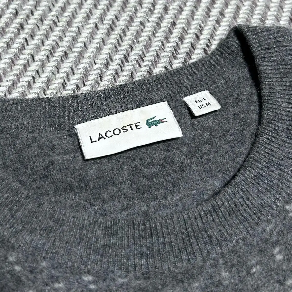 [ S ] Lacoste 라코스테 챠콜 도트 라운드 니트