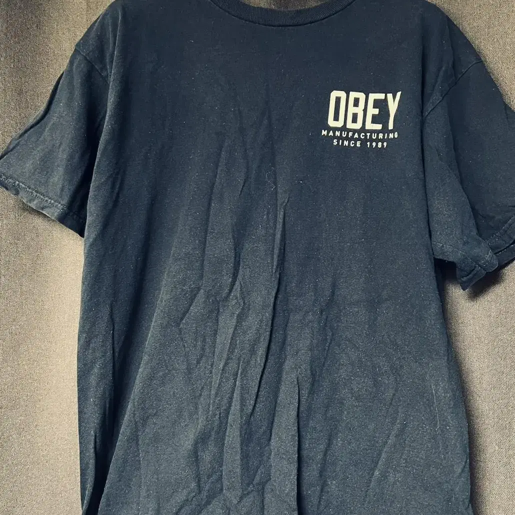 OBEY 오베이 권색 티셔츠