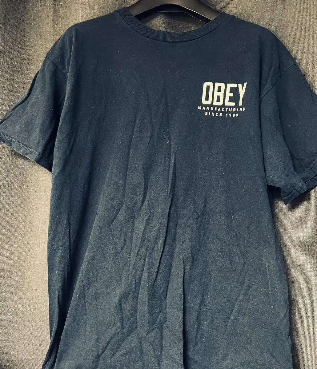 OBEY 오베이 권색 티셔츠