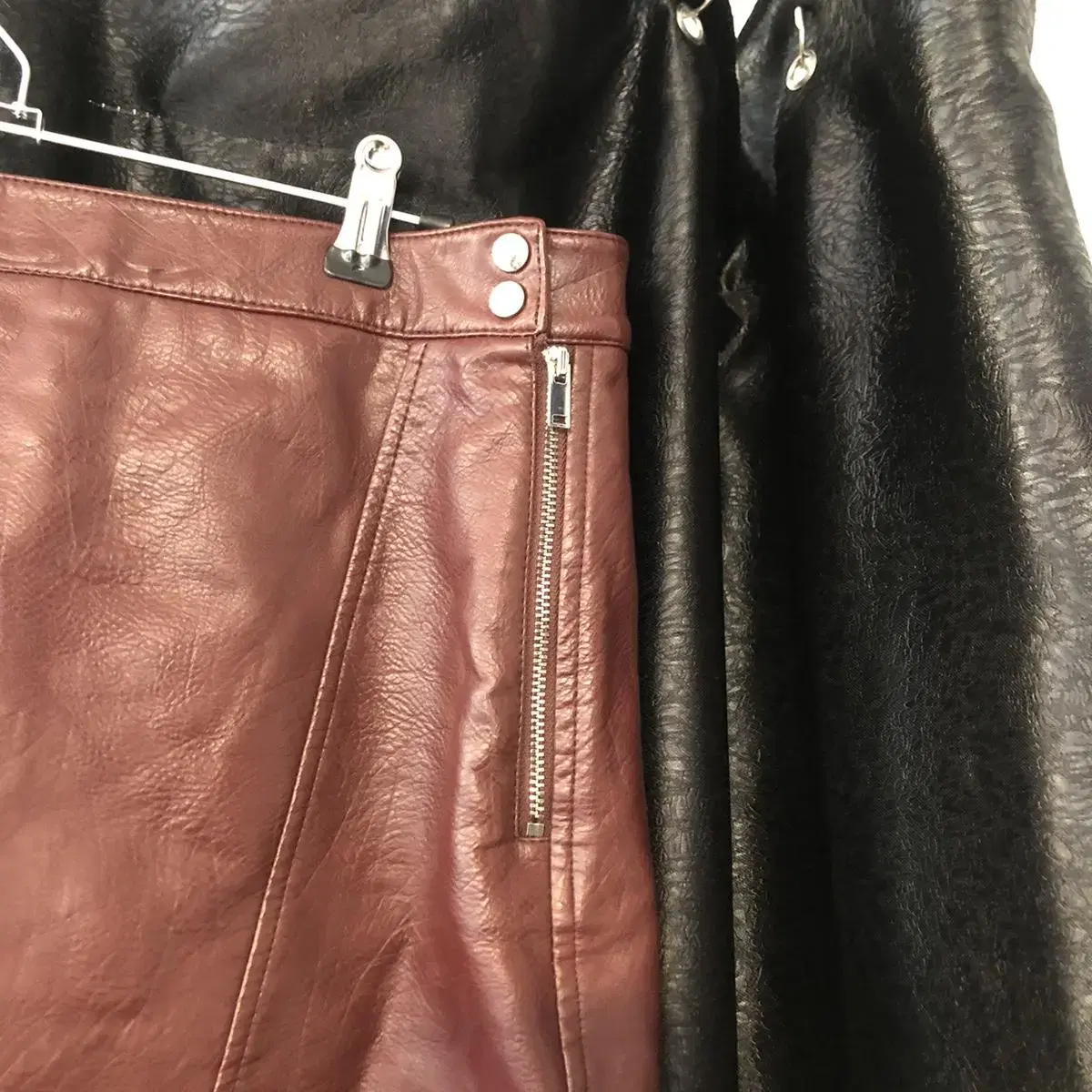 Vintage Zara burgundy leather mini sk