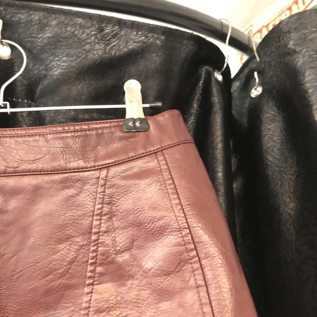 Vintage Zara burgundy leather mini sk