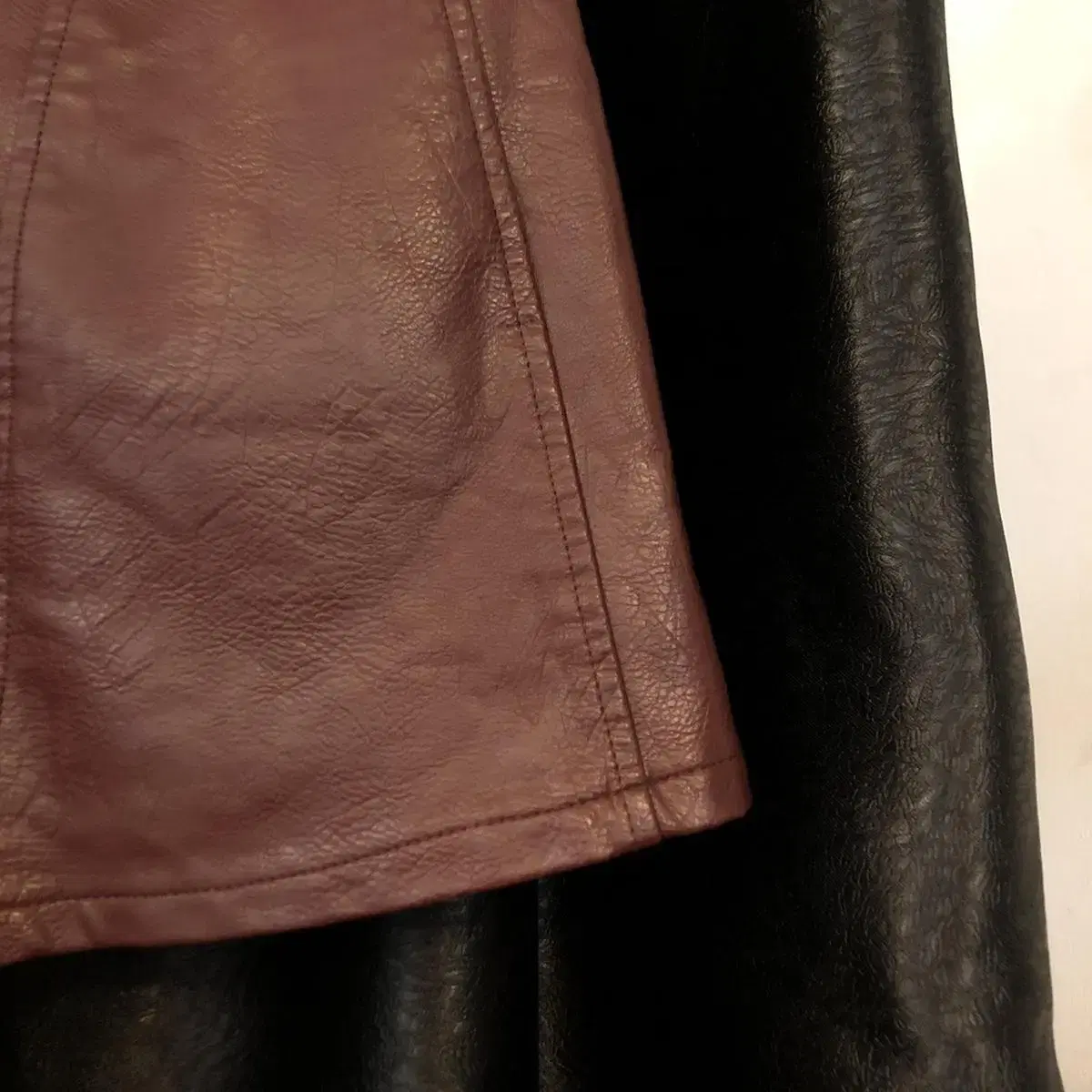 Vintage Zara burgundy leather mini sk