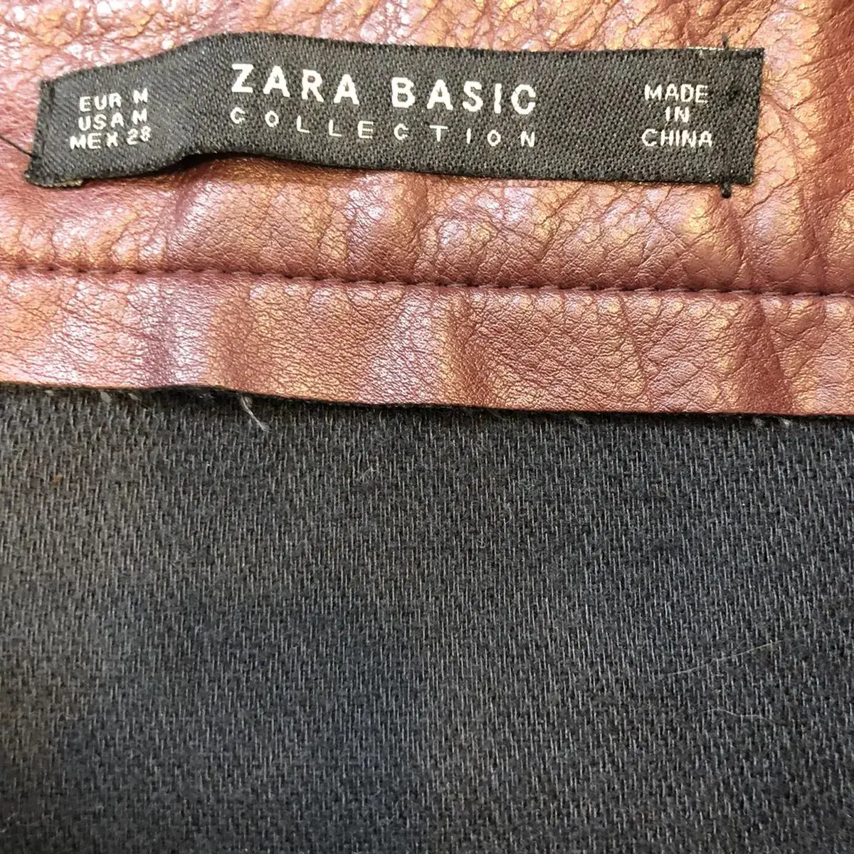 Vintage Zara burgundy leather mini sk