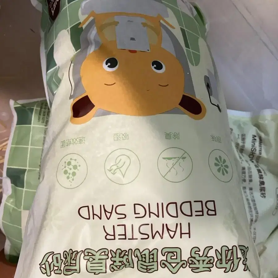 햄스터 벤토나이트 2.5kg(조금 사용함)화장실 모래 양도 판매 팔아요