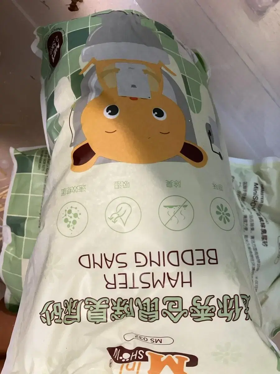 햄스터 벤토나이트 2.5kg(조금 사용함)화장실 모래 양도 판매 팔아요