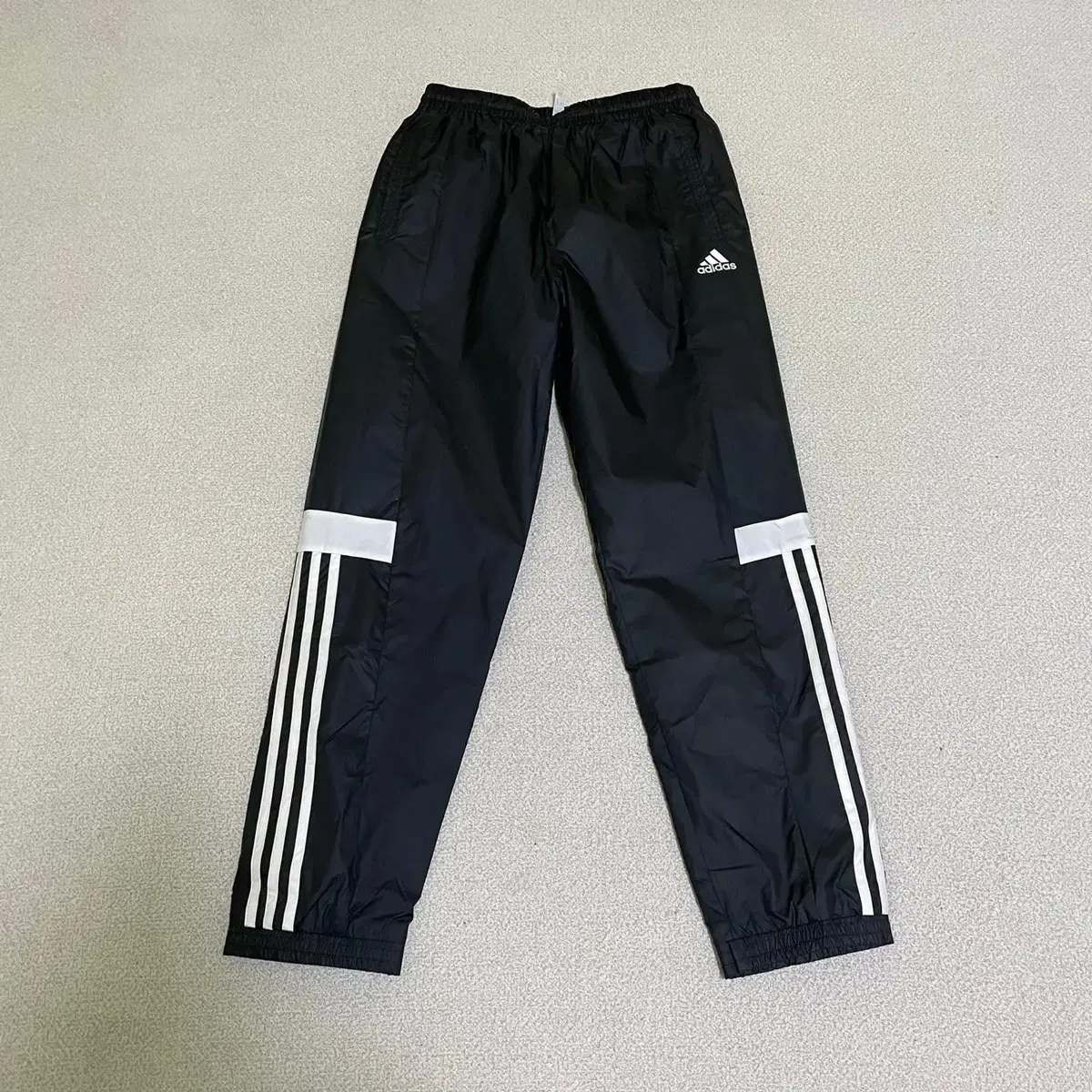 160 Adidas Woven Sweatpants N.1788