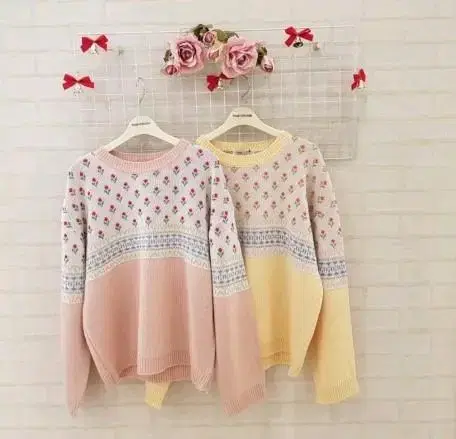 New) Knit with floral pattern