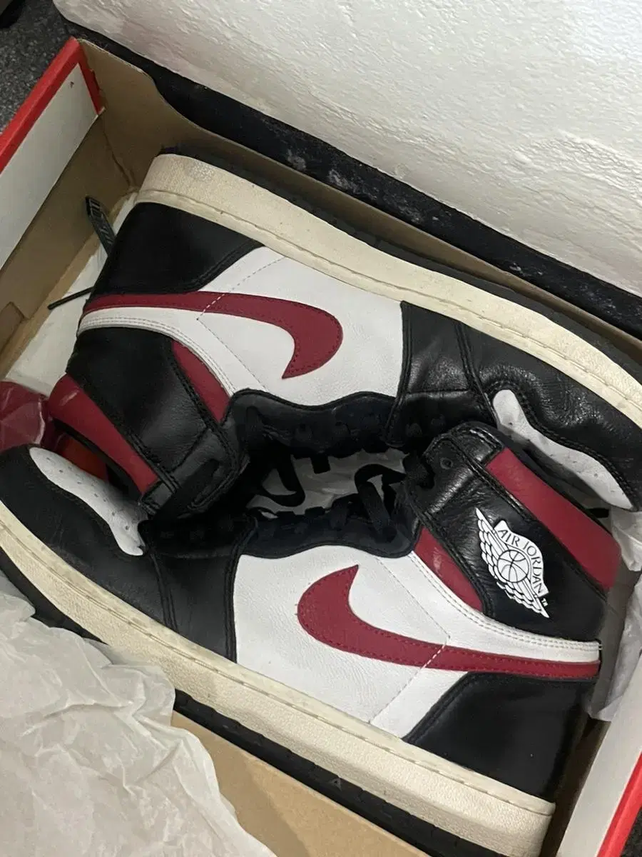 (285) Nike High OG Jimred