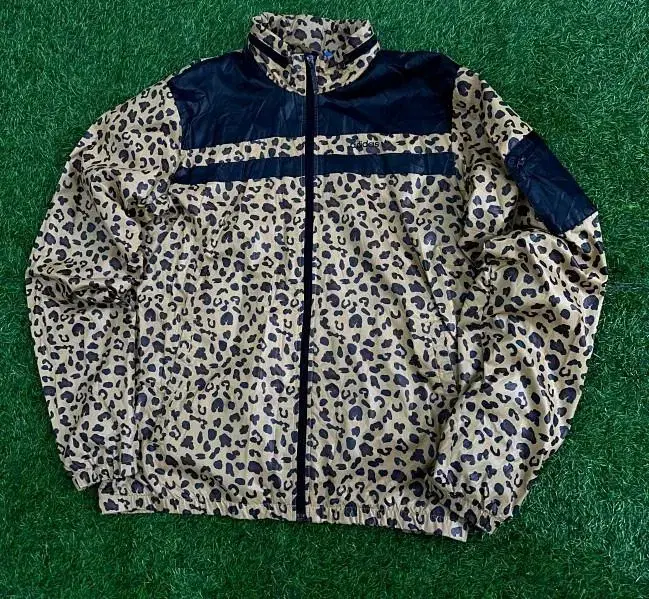 adidas Big Logo Hopi Leopard Windbreaker 100