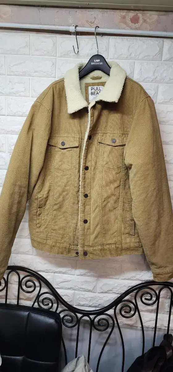 Full & Bear Zara Covernat Golden Jacket Fleece Jacket Jeans Jacket Each Amount