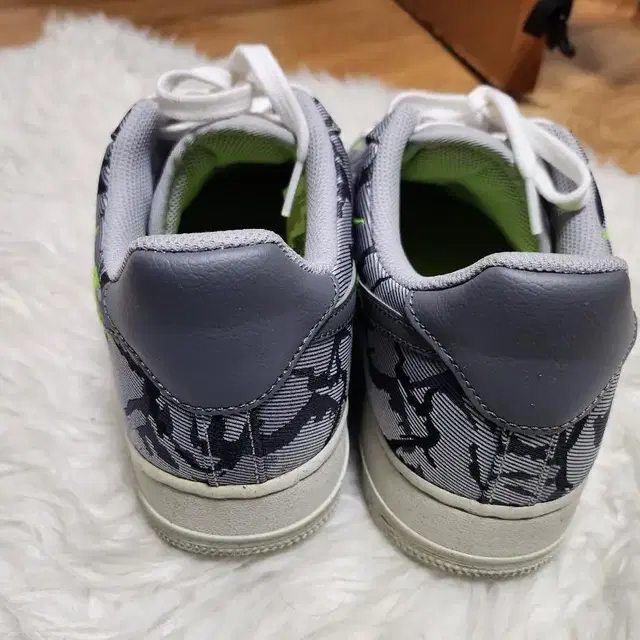 NIKE AIR 나이키에어 280미리 입니다