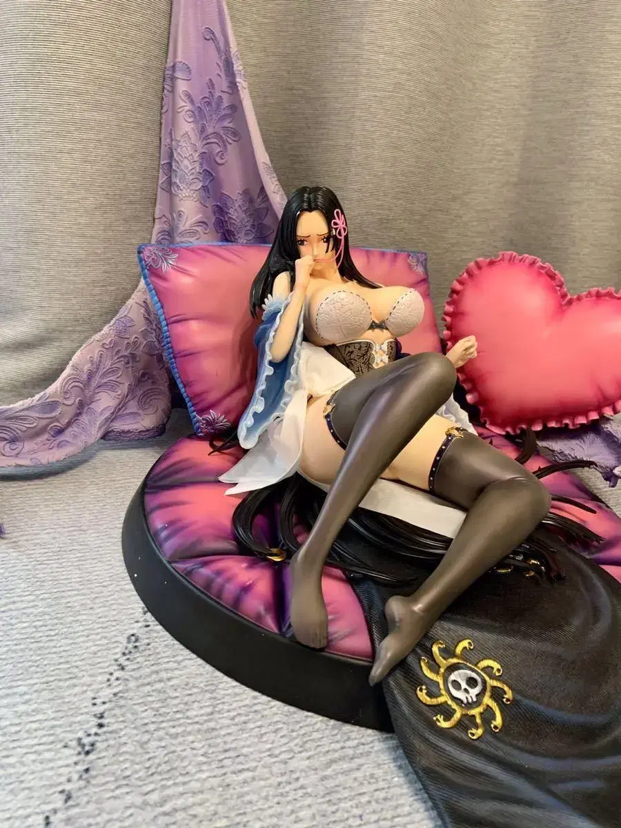 ONEPIECE Boa Hancock Dragon Studio Numbering limited edition (slightly damaged)