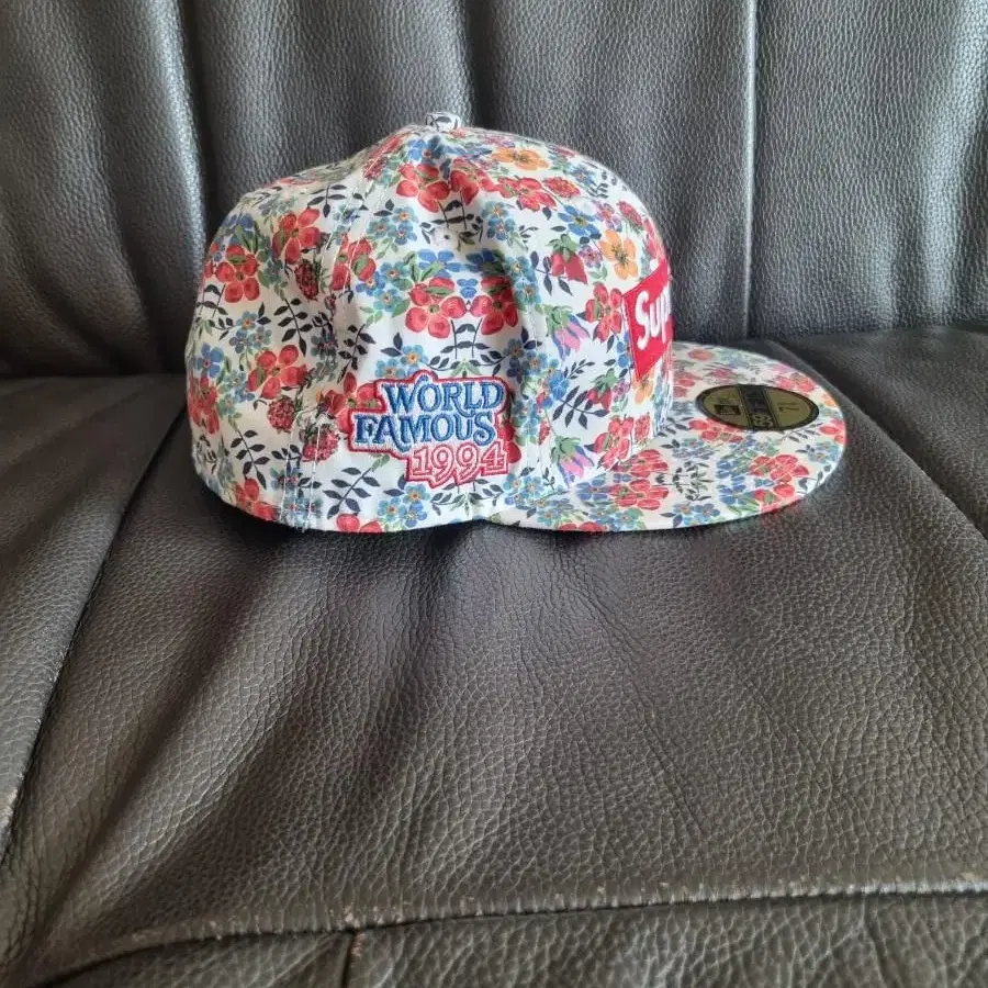 일본슈프림모자 뉴에라 SUPREME 59FIFTY WORLD FAMOUS