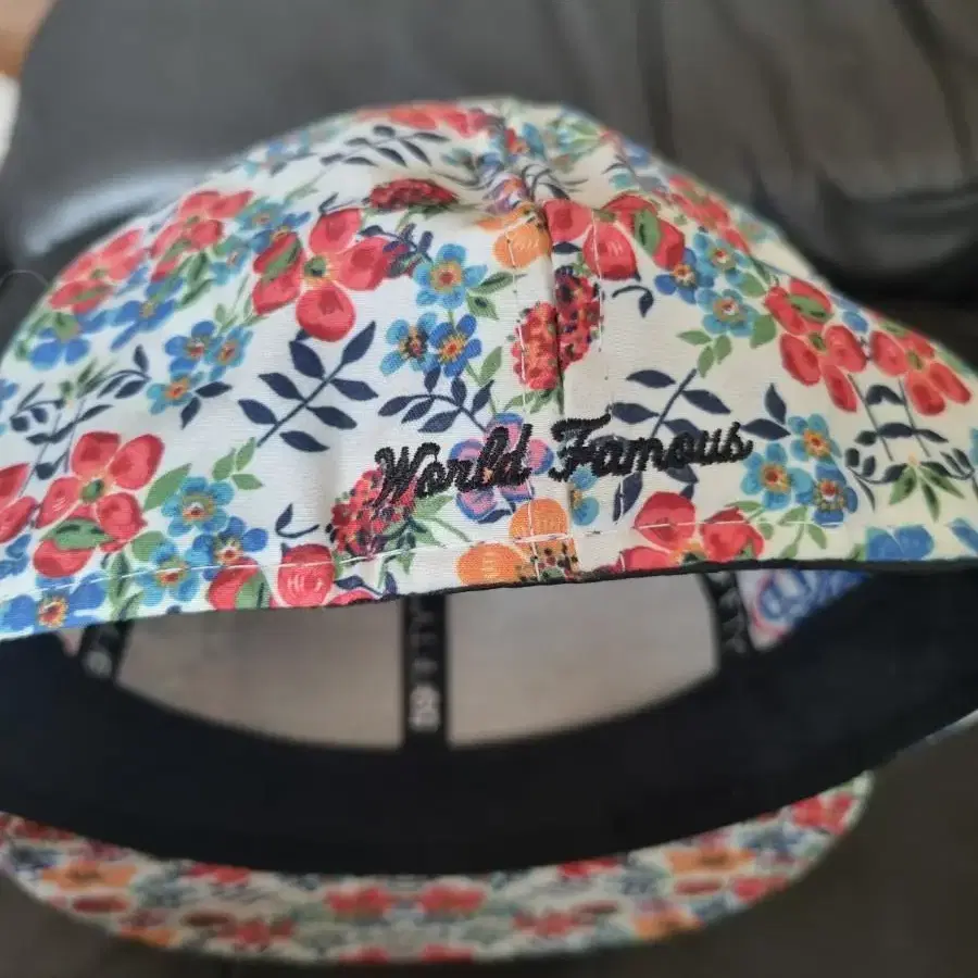 일본슈프림모자 뉴에라 SUPREME 59FIFTY WORLD FAMOUS