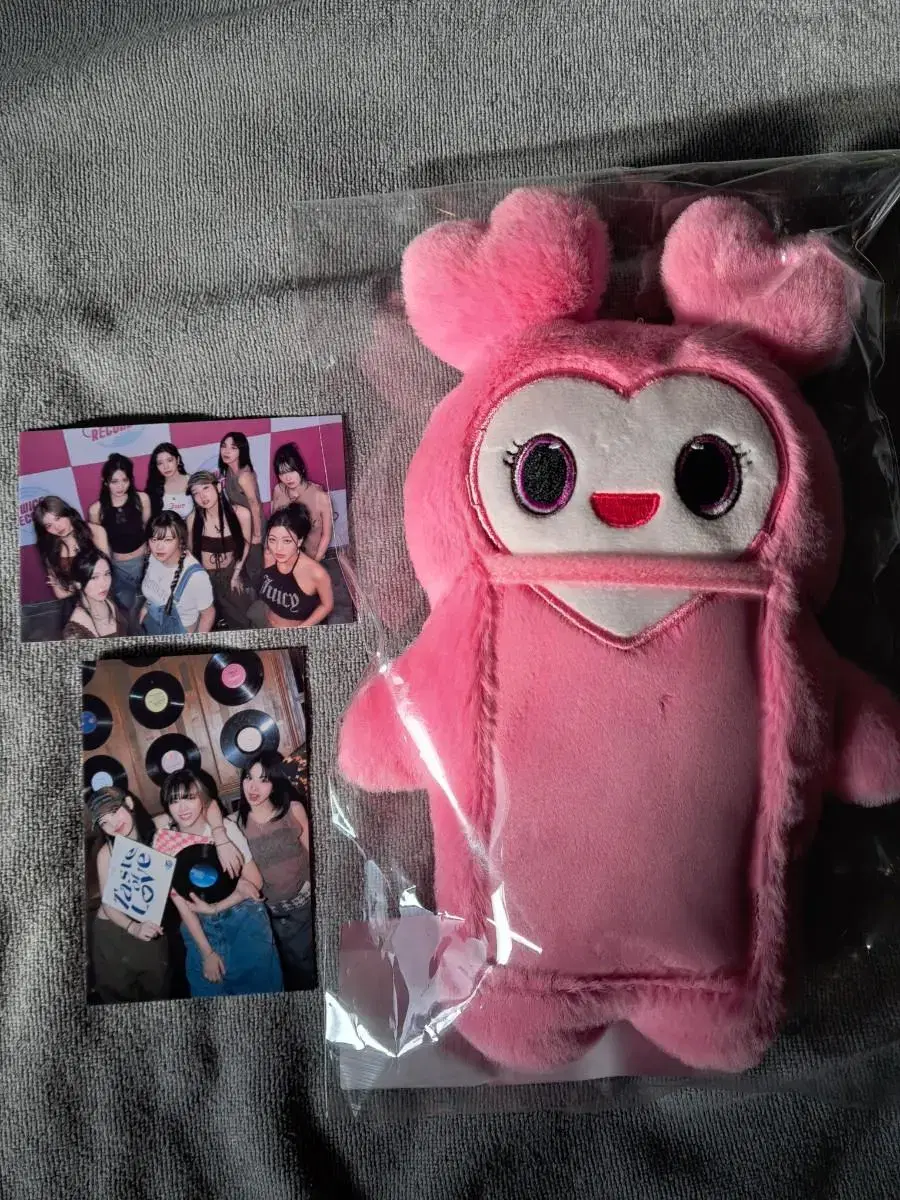 Twice 8th Anniversary photocard Holder Labouri (below cost)