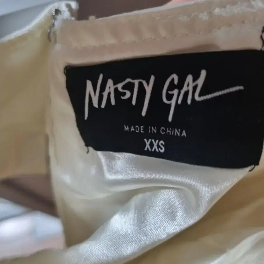 텍달린 새상품 Nasty Gal 새틴 브라탑XXS(33)아이보리