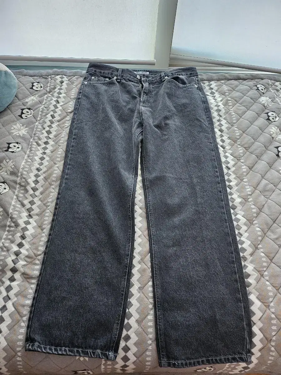 NINEHERZE Jeans sells