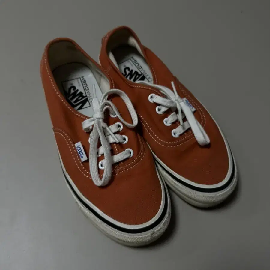 반스 어센틱 37 235 vans