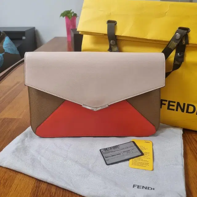 정품 FENDI 클러치백