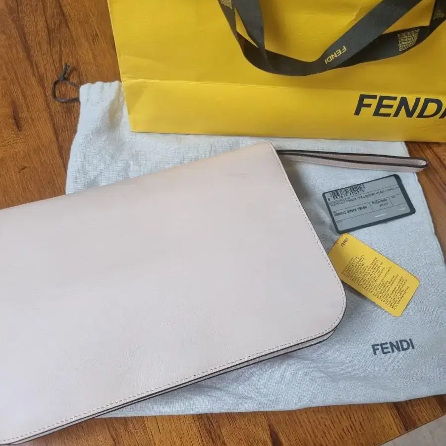 정품 FENDI 클러치백