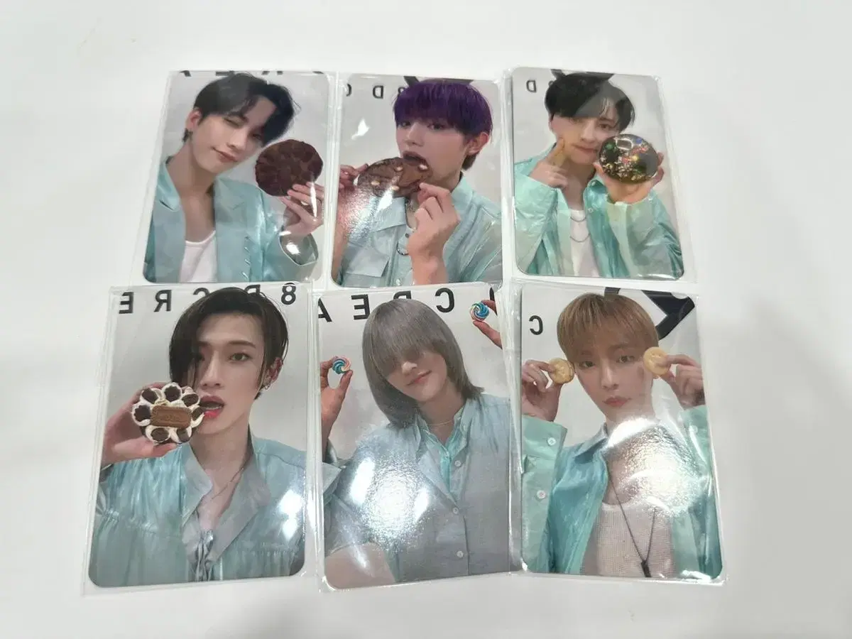 Bulk a set of Only One of Everything Cookies photocard 