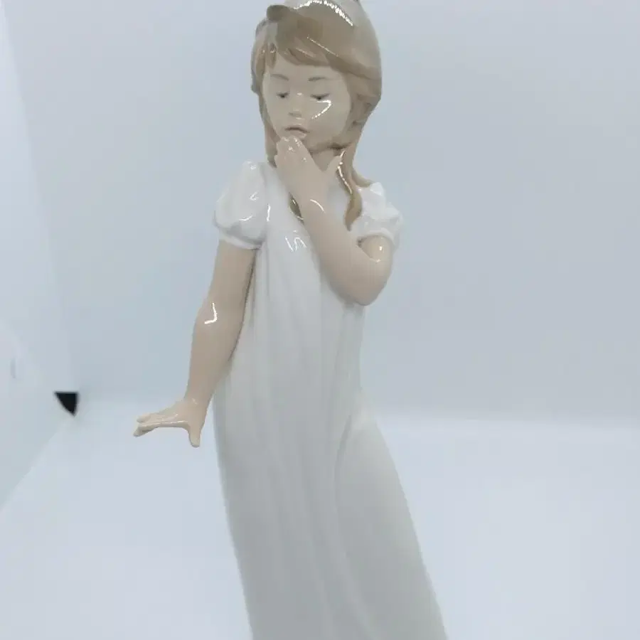 Nao Lladro Figurine. Young Girl Yawning