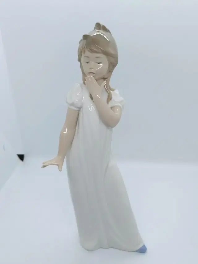 Nao Lladro Figurine. Young Girl Yawning