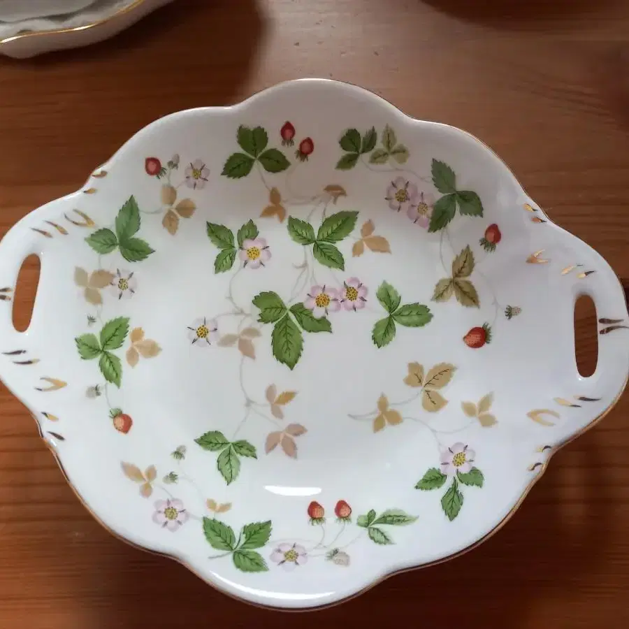 Wedgewood Wildstawberry 귀달이접시(가격내림)