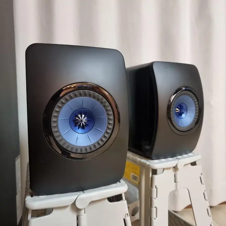 KEF LS50 스피커