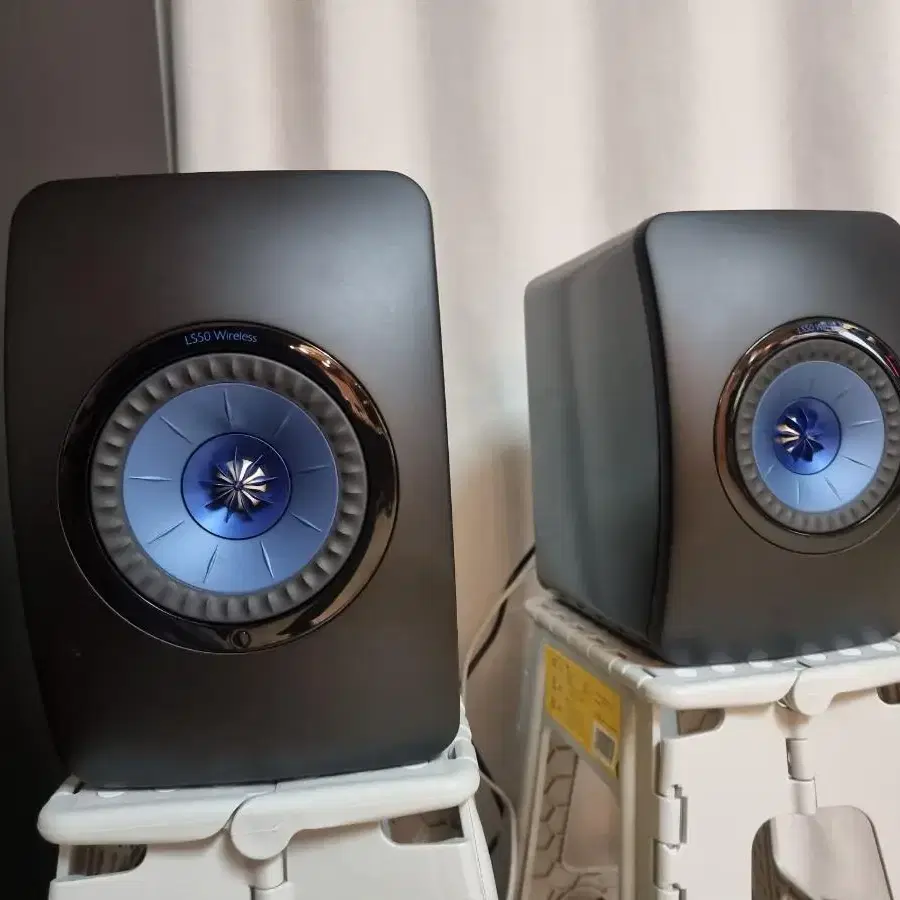 KEF LS50 스피커