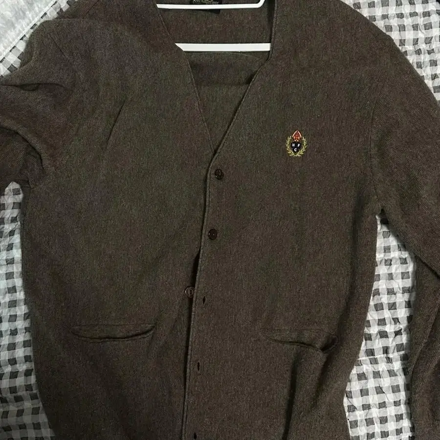 헤리티지플로스 CREST WOOL CARDIGAN