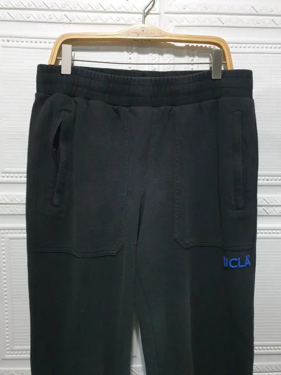 U.C.L.A Men's Jogger Pants 32