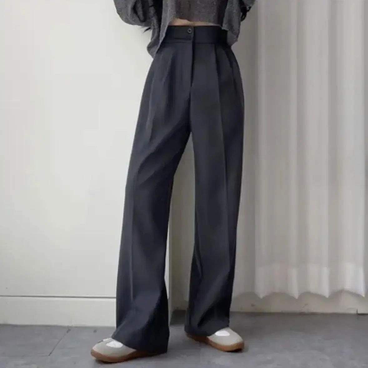 High-waisted skinny slacks