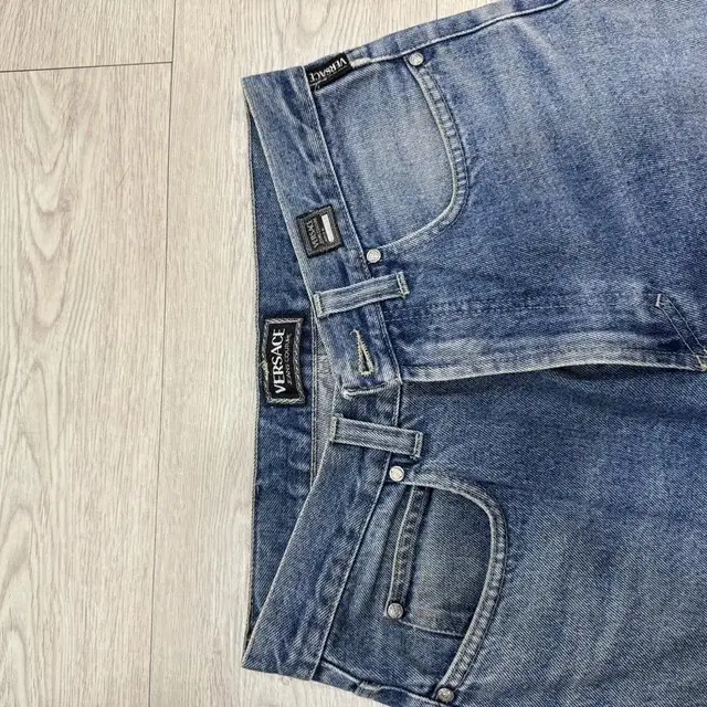 VERSACE JEAN 베르사체 일자 청바지