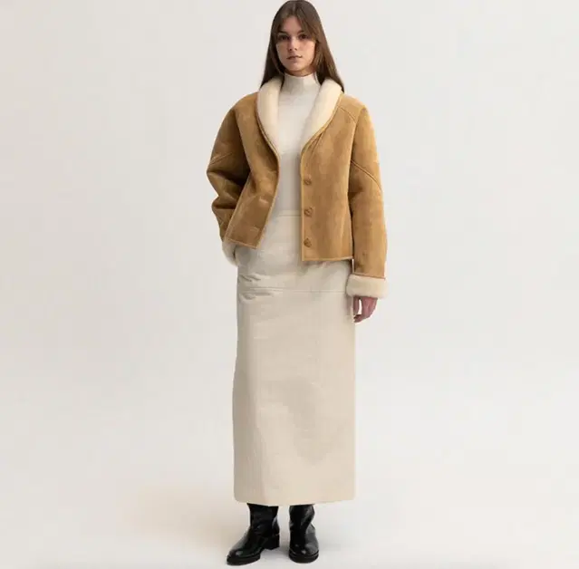 르 무스탕 le signature shearling jacket (bei