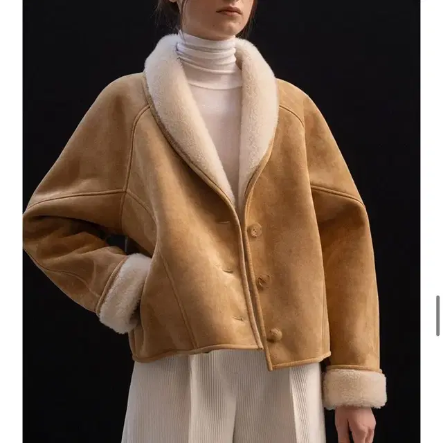 르 무스탕 le signature shearling jacket (bei