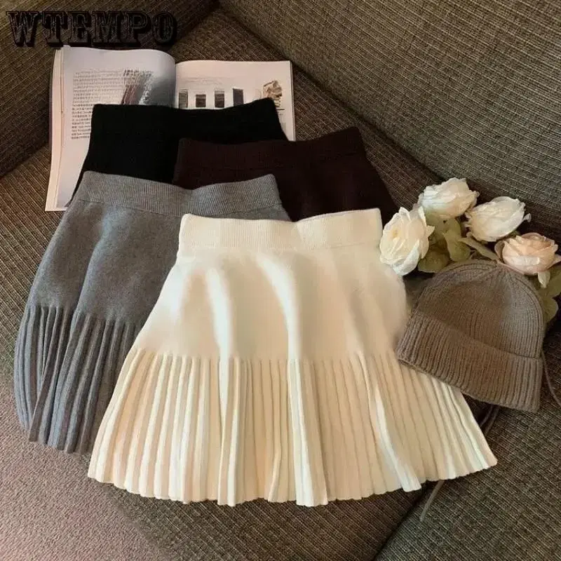 High-waisted knit skirt Pleated skirt