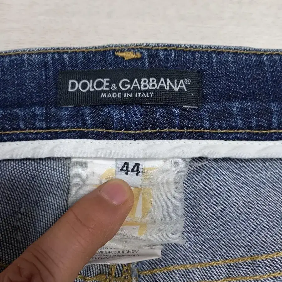 29 DOLCE&GABBANA 워싱스판 슬림일자진 D29-401