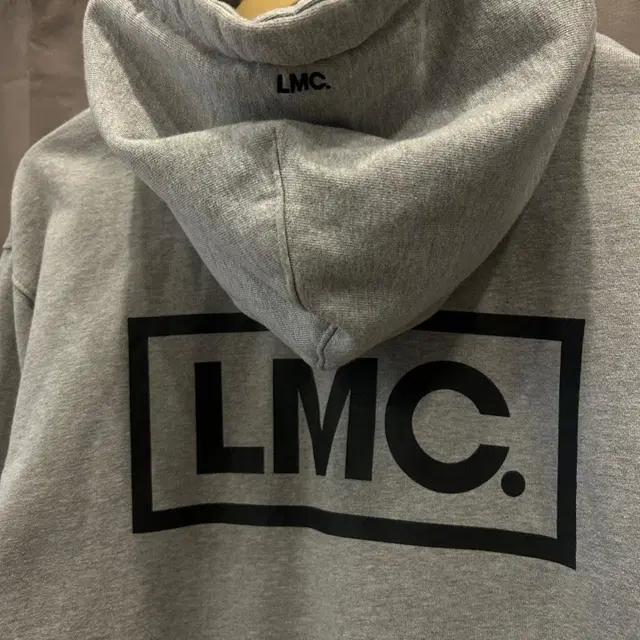 [M] LMC 엘엠씨 빅로고 자수 후드티